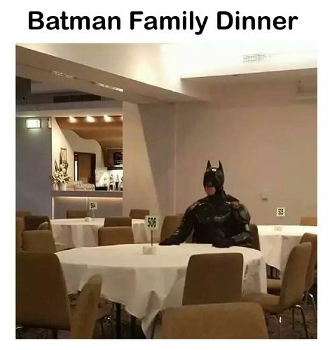 Batman Family Dinner ... lol Batman Funny, Im Batman, Dc Memes, Batman Family, Golf Humor, Bat Family, What’s Going On, Dark Knight, Family Dinner