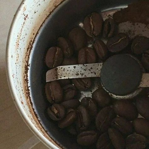 I Love Coffe, Coffee Obsession, Espresso Martini, Coffee And Books, Brown Aesthetic, Coffee Addict, Black Coffee, Coffee Beans, Coffee Lover