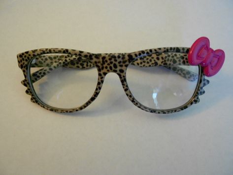 Hello Kitty Glasses~!! Hello Kitty With Glasses, Kitty With Glasses, Hello Kitty Glasses, Cute Glasses, 2000s Fashion Outfits, Hello Kitty Items, Hello Kitty Collection, Hello Kitty Wallpaper, 2000s Fashion