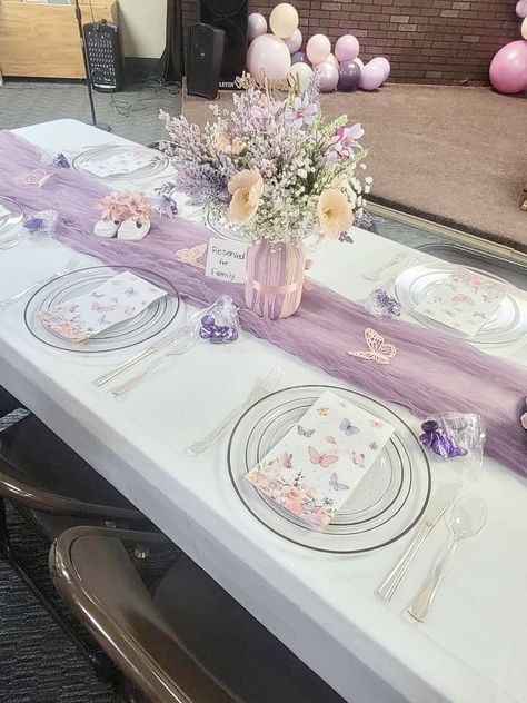 Lilac And Silver Centerpieces, Butterfly Birthday Table Set Up, Butterfly Party Table Decorations, Butterfly Purple Party, Flower Butterfly Birthday Theme, Butterfly Theme Birthday Party Ideas, Butterflies Birthday Theme, Elegant Butterfly Party, Butterfly Birthday Party Table Decor