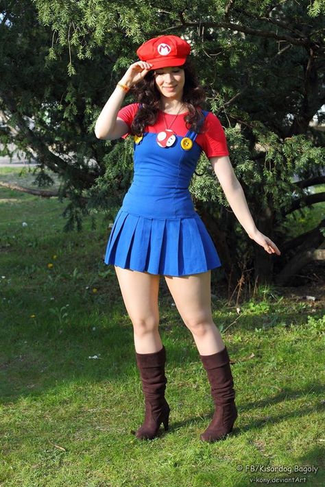 Mario Girl, Super Mario Cosplay, Enji Night, Mario Cosplay, Top Cosplay, Supergirl Cosplay, Miniskirt Outfits, Cute Cosplay, Costume Outfits