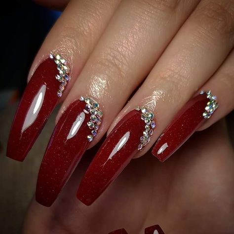 Red Nails With Silver Rhinestones, Wine Red Nails With Rhinestones, Red Nails For Bride Wedding Day, Red And Diamond Nails, Nails Red With Diamonds, Red Nails Stones, Red Nail Designs With Gems, Red Nails With Jewels, Dark Red And Silver Nails