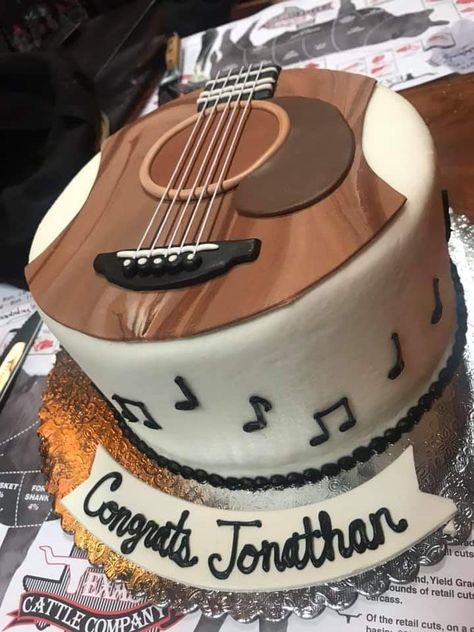 Guitar Grooms Cake Ideas, Guitar Bday Cake, Guitar Cakes For Men Birthday, Cake For Musician, Guitar Cake Ideas Birthday, Guitar Cakes For Men, Guitar Cake Ideas, Music Desserts, Rock And Roll Cake