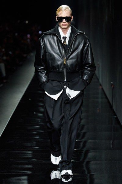 Versace Fall 2020, Versace 2020, Leather Jacket Patches, Black Leather Shorts, Versace Home, Donatella Versace, Boys Wear, Mens Black Leather, Calvin Klein Men