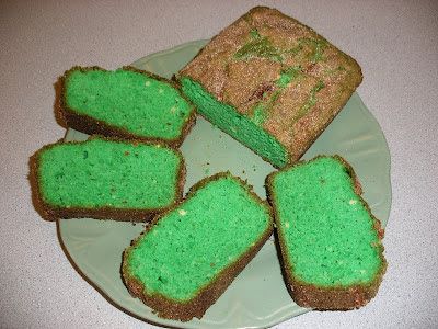 St Patrick's Day Bread ~ pudding mix cake | via Catholic Cuisine Creative Food Ideas, Green Bread, Pistachio Bread, Rich Banana Bread, Boxed Cake Mixes Recipes, Liturgical Year, Pistachio Pudding, Green Beer, Pub Food