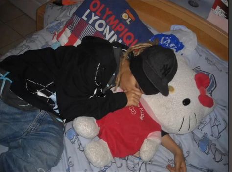 Rare Photos Of Tom Kaulitz, Tom Kaulitz Hello Kitty, Tom Kaulitz Pictures, Tom Kaulitz Cosplay, Tom Kaulitz Sleeping, Tom Kaulitz 2000's, King Tom, Kaulitz Twins, Tokyo Hotel