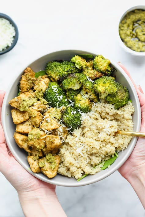 Chicken Pesto Quinoa, Quinoa Chicken Bowl, Pesto Quinoa Bowl, Chicken With Pesto, Pesto Quinoa, Chicken Healthy Recipes, Bowl Chicken, Chicken Pesto, Chicken Quinoa