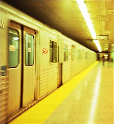 subway Yellow Neon Aesthetic, Yellow Aesthetic Neon, Neon Yellow Aesthetic, Aesthetic Happy, Yellow Aesthetic Pastel, Yellow Room, Yellow Neon, Jaune Orange, Neon Aesthetic