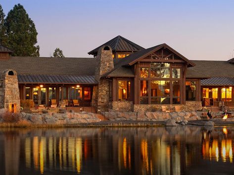 Top 18 Resorts in Oregon in (and Here's Why) - TripsToDiscover Sunriver Oregon, Oregon Hotels, Sunriver Resort, Oregon Trip, Babymoon Destinations, Fawn Design, Wilderness Lodge, Family Friendly Hotels, Lake Resort