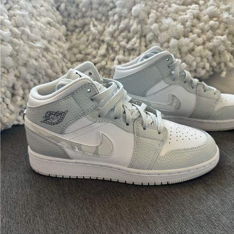 Grey Camo Jordan 1 Mid, Size 5.5 Men’s Or 7 Women’s. Never Been Worn And Are In Perfect Condition. 100% Authentic. Cute Jordans Shoes, Best Shoes For Women, Grey Jordans, Pretty Sneakers, Nike Fashion Shoes, Preppy Shoes, Pretty Shoes Sneakers, All Nike Shoes, Grey Camo