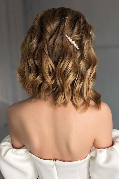 48 Best Short Wedding Hairstyle Ideas In 2020/21 ❤ wedding hairstyles for short hair curly with pearl shiyan_marina #weddingforward #wedding #bride #weddinghairstyles #weddinghairstylesforshorthair Wedding Hairstyles For Short Hair, Wedding Hairstyle Ideas, Growing Out Hair, Hoco Hair Ideas Short, How To Curl Short Hair, Prom Hairstyles For Short Hair, Short Curls, Best Wedding Hairstyles, Princess Hairstyles