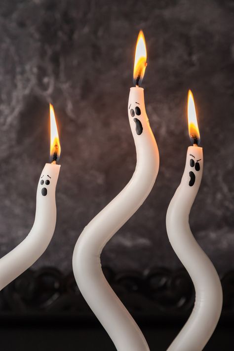 Ghost Candles - Crafts by Amanda How To Make Ghosts, Pumpkin Painting Party, Recycled Crafts Kids, Ghost Candles, Ghost Diy, Sharpie Crafts, Halloween Clay, Spooky Candles, Wood Candle