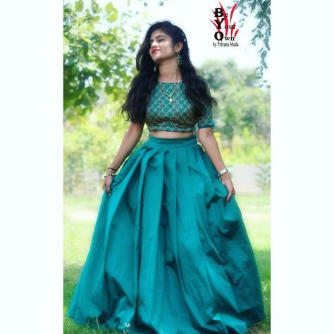 Green crip top with boat neck amd elbow sleeve is paired up with green cotton silk skirt Boat Neck Crop Top Designs, Boat Neck Crop Top, Crop Top Designs, Green Crop Top, Crop Top Skirt, Neck Crop Top, Elbow Sleeve, Silk Skirt, Green Cotton