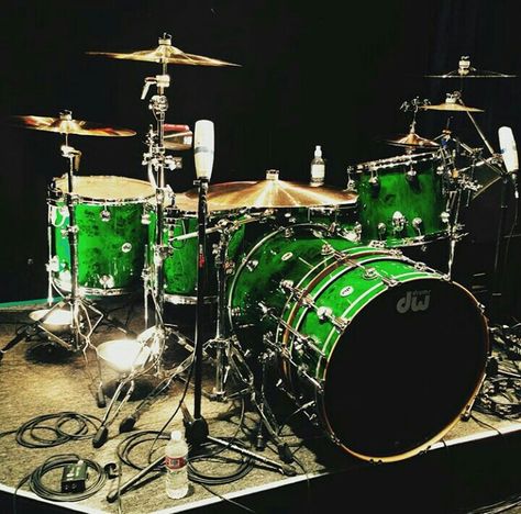 DW Drums. Not sure how I feel about the bass extension as I'd rather have a kick drum of that length than in two parts, but love the finish!!! Green Drums, Best Drums, Dw Drums, Ludwig Drums, Drum Sets, Drum Music, Drummer Boy, Drum Kit, Celebrities Humor