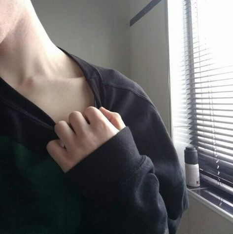 Lấy = Follow #Mưa Clavicle Aesthetic, Boys Aesthetic Outfits, Kore Ulzzang, Davao, Aesthetic Boy, Tumblr Boys, Ulzzang Boy, Shawn Mendes, Mode Inspiration