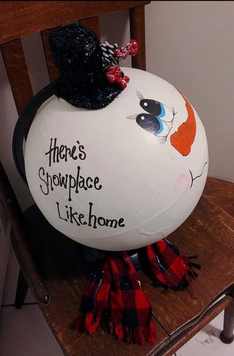 Globe Painting, Snowman Globe, Globe Snowman, Globe Projects, 4h Projects, Snowman Ideas, Globe Diy, Globe Crafts, Painted Globe