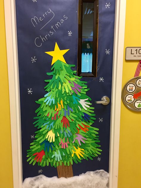 Class door - Merry Christmas hands tree. Merry Christmas Decoration School, Tree Door Decorations Classroom, Kindergarten Christmas Door Ideas, Christmas Tree Door Classroom, Christmas Tree Classroom Door, Holiday Classroom Door Ideas, Christmas Tree Door Decorations, Christmas Door Ideas For Classroom, Christmas Dorm