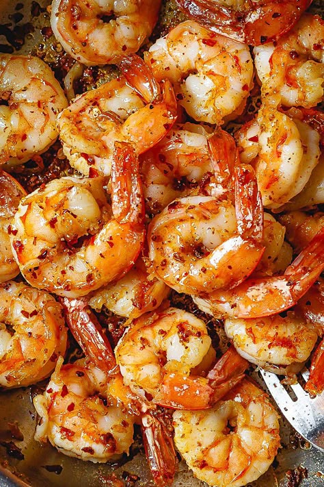 Cajun Shrimp Skillet - Spice up your dinner with these cajun spiced shrimps Shrimp Skillet Recipes, Shrimp Meals, Food Shrimp, Cajun Shrimp Recipes, Skillet Shrimp, Bariatric Sleeve, Skillet Dinner Recipes, Cooked Shrimp, Cajun Shrimp