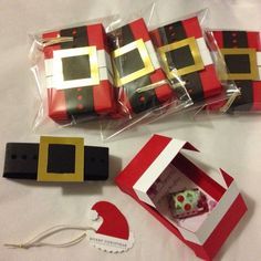 Scrapbooking Tutorial, Stampin Up Weihnachten, Card Box Holder, Gift Cards Money, Santa Suit, Gift Holders, Treat Holders, Christmas Paper Crafts, Money Holders