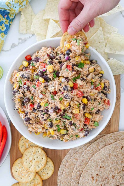 This 10-minute, one bowl Mexican tuna salad is made with high-protein flaky canned tuna, crunchy veggies, zesty lime juice and taco seasonings! Tuna Salad With Corn, Mexican Tuna Salad, Mexican Tuna, Salad With Corn, Healthy Tuna Salad, Crunchy Veggies, Dinner Leftovers, Foodie Friday, Protein Lunch