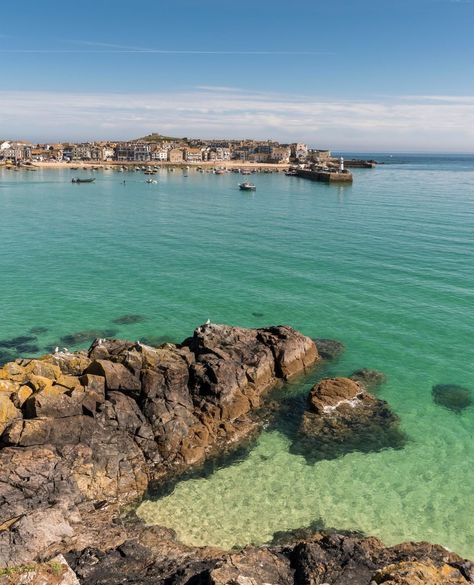 Walking Cornwall on Instagram: “Good evening from me again @carolyn.eaton. Tonights image is of the beautiful St Ives harbour. Clean waters that reflect that light back at…” Cornwall Beaches, St Ives Cornwall, Adventure Inspiration, Cultural Capital, Holiday Places, St Ives, Luxury Holidays, Coastal Towns, Uk Travel