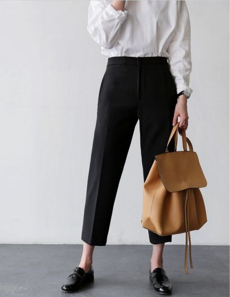 Minimal Stil, Business Chic Style, Minimalist Moda, Brown Backpack, Office Fashion Women, Looks Street Style, Mode Inspo, 가을 패션, Inspiration Mode