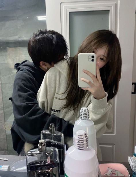 Clingy Boyfriend Pictures, Clingy Bf Aesthetic, Clingy Boyfriend Picture, Clingy Bf, Clingy Boy, Clingy Boyfriend, Back Hug, Just You And Me, Ulzzang Couple