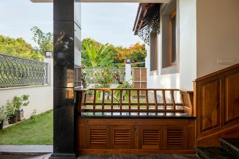 Entrance Sitting Area, Benny Kuriakose, Home Entrance Design, Kerala Style House, Panoramic Elevator, Grass Block, Kerala Architecture, Winding Staircase, Kerala Houses