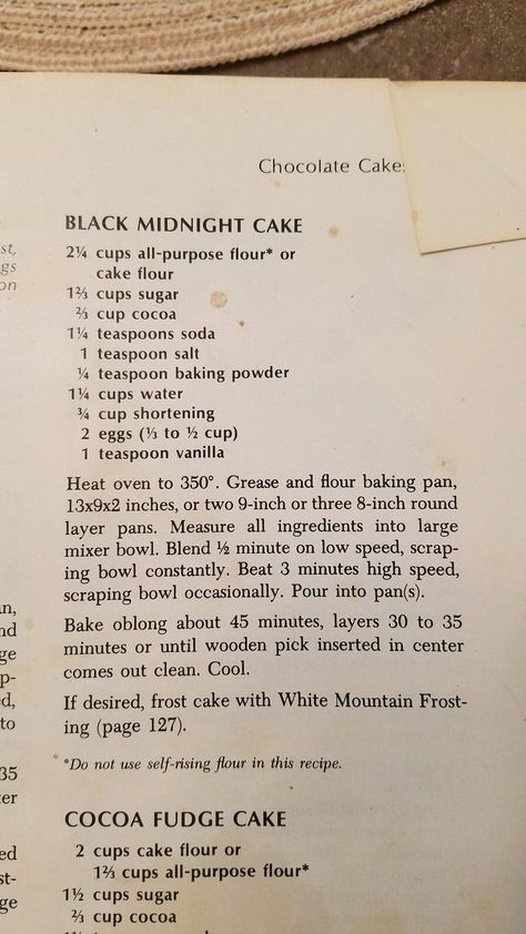 Betty Crocker Black Midnight Cake Betty Crocker Cupcake Recipes, Black Midnight Cake, Midnight Chocolate Cake, Betty Crocker Vanilla Cake Recipes, Betty Crocker Recipes Desserts, Betty Crocker Cake Recipes, Betty Crocker Chocolate Cake, Caramel Pecan Cheesecake, Midnight Cake