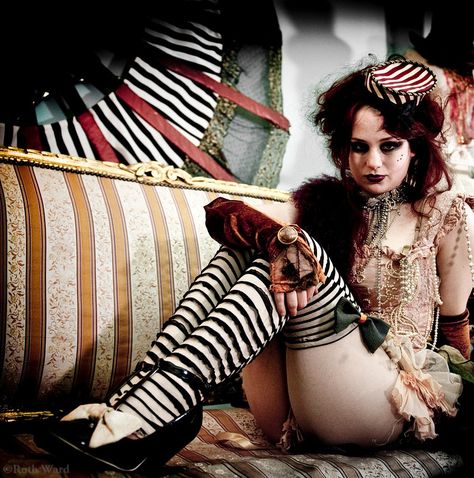 Pinterest Pages Goth Burlesque, Dark Cabaret, Steampunk Circus, Circus Fashion, Creepy Carnival, Pierrot Clown, Circus Sideshow, Dark Circus, Arte Punk