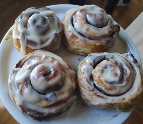 Thanksgiving Food Recipes, Overnight Cinnamon Rolls Recipe, Crispy Creme, Quick Cinnamon Rolls, Slow Cooker Cinnamon Rolls, Rolls Food, 2000s Fall, Cinnamon Rolls From Scratch, Cinnamon Bun Recipe