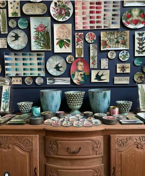 How To Display Plates On A Wall - Wondafox Plate And Picture Wall Display, Collector Plate Display Ideas, Plates On A Wall, Plate Wall Display, Decorative Plates Display, Plates On The Wall, Display Plates, Photo Wall Display, Antique Booth Ideas