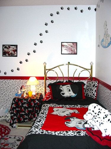 101 Dalmatians Bedroom/remind me of yours Wallpaper Room Ideas, Dalmatian Wallpaper, Puppy Bedroom, Wallpaper Bedroom Ideas, Disney Bedding Sets, Disney Room Decor, Disney Bedrooms, Wallpaper Room, Baby Boy Themes