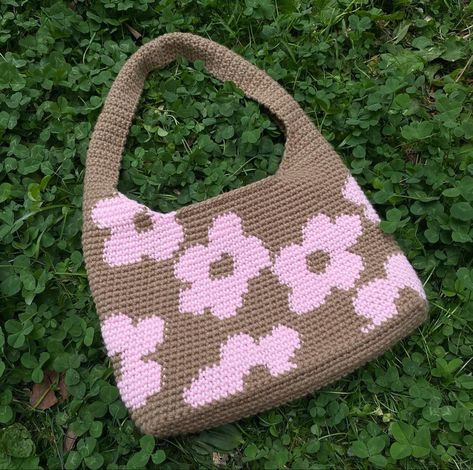 Crotchet Bags Aesthetic, Mochila Crochet, Crochet Backpack, Mode Crochet, Crochet Clothing And Accessories, Crochet Diy, Crochet Tote, Diy Crochet Projects, Crochet Bag Pattern