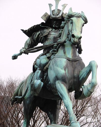 Statue of the great samurai Kusunoki Masashige at the East Garden outside Tokyo Imperial Palace, Japan Samurai Riding Horse Tattoo, Riding Horse Reference, Samurai On Horse, Samurai Horse, 7 Samurai, Tokyo Imperial Palace, Round Tattoo, Ronin Samurai, Samurai Artwork