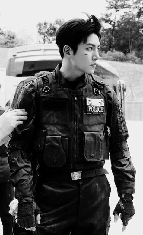 Ji Chang Wook in _The K2_ 2016 Kim Je Ha Hi Chang Wook K2, Chang Ji Wook, Jichangwook K2, Ji Chang Wook K2, Chang Wook Ji, K2 Ji Chang Wook, K Actors, The K2 Korean Drama, Ji Chang Wook Healer