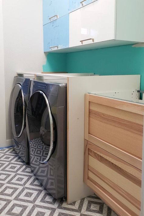 Laundry Room Big, Daycare Bathroom, Building A Frame, Laundry Nook, Rustic Kitchen Tables, Small Laundry Room Makeover, Cabinet Door Style, Dorm Style, Dorm Design