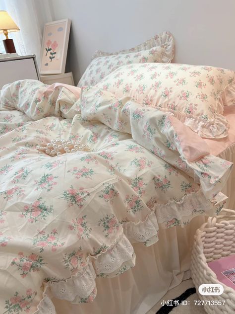 Aesthetic Abu Abu, Aesthetic Polos, Cottage Core Bedding, Pink Bed Sheets, Aesthetic Bedroom Ideas, Aesthetic Floral, Pastel Room, Cute Bedroom Decor, Dream Room Inspiration