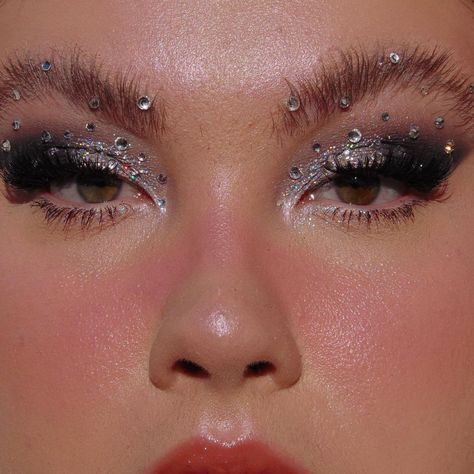 Lou on Instagram: “💎 Silver & Rhinestones 💎 Inspired by a look from @chloebailey Have Mercy MV ✨ PRODUCTS: Base: @danessa_myricks Prism FX hydrating lotion…” Black And Silver Make Up Looks, Silver Looks Makeup, Black And Silver Glitter Eyeshadow, Nye Silver Makeup, Pink Black Makeup Looks, Black Makeup Eyeshadow, Sparkly Dress Makeup, Black And Glitter Makeup, Black Makeup Glitter