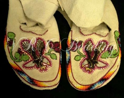 NATIVE AMERICAN BEADWORK . Soaring Eagle High Top Moccasins By VANESSA RAE CAWSTON of VR.C Beading "Beadwork & Craft" Raised Beadwork, Moccasins Outfit, Ashley Thompson, Beaded Moccasins, Motifs Perler, Beadwork Designs, Native Beadwork, Beautiful Beadwork, Native American Beadwork