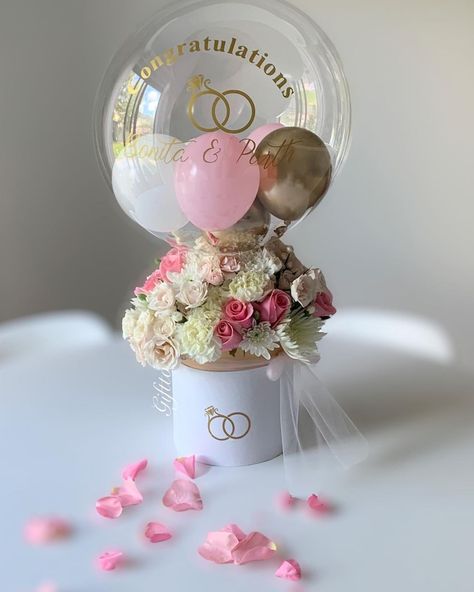 𝐆𝐢𝐟𝐭𝐭𝐨 (@paperflowers_by_giftto) posted on Instagram: “🤍Engagement flowers balloonsbox🤍 . . . . #centerpieces #flowerscenterpieces #tablecenterpiece #flowersbouquet #gift #giftidea #engagement…” • May 18, 2022 at 12:08am UTC Engagement Flowers, Bobo Balloons, Bobo Balloon, Instagram Engagement, Product Ideas, Flower Centerpieces, Party Balloons, Table Centerpieces, Flowers Bouquet