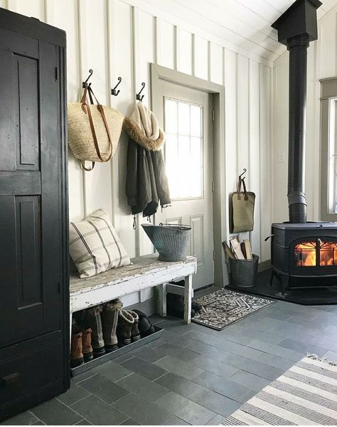 Cozy Mud room with fireplace and organizable storage, board and batten and beautiful stone floor Rustic Farmhouse Entryway, Modern Farmhouse Entryway, Mudroom Entryway, Rustic Entryway, Farmhouse Entryway, Hal Decor, Foyer Decorating, Entry Way Design, Farmhouse Living