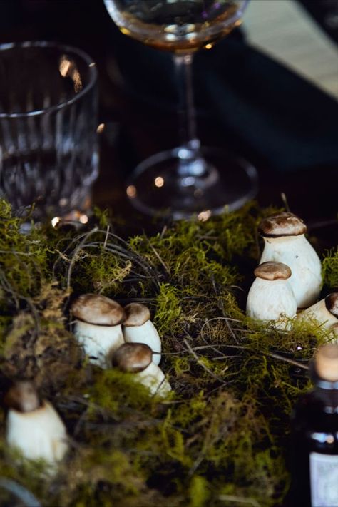 Forest Dinner Party, Dark Forest Table Decor, Nature Tablescape, Mushroom Wedding Table Decor, Mushroom Tablescape, Woodland Quotes, Dark Wood Wedding, Forest Tablescape, Moss And Wood Table Decor