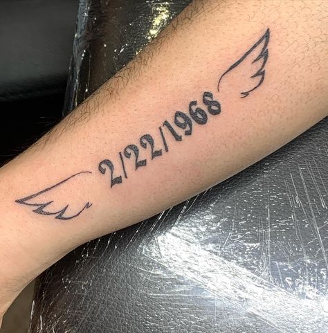 Heartwarming Memorial Tattoos With Birthdates Birthday Memorial Tattoo, Birthday Tattoo Ideas, Birthdate Tattoo, Birthday Tattoos, Tattoo Ideas Simple, Birthday Tattoo, Date Tattoos, Back Of Shoulder Tattoo, Memorial Tattoo