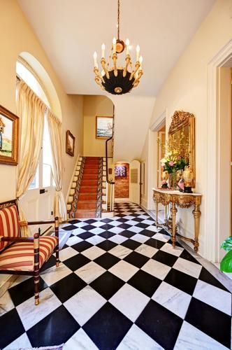 A French Quarter home dates to 1790, but its interior is a timeline of decor styles Nola French Quarter, New Orleans Homes Interior, French Quarter Homes, New Orleans House Exterior, Creole Townhouse, French Quarter Decor, Home Dates, New Orleans History, French Clock