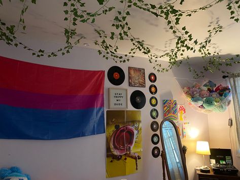 Ceiling Decor Aesthetic, Flag On Ceiling, Pride Flag Aesthetic Room, Pride Flag Bedroom Aesthetic, Pride Bedroom Ideas, Lesbian Flag Bedroom, Lgbtq Room Ideas, Pride Flag In Room Aesthetic, Flags In Bedroom