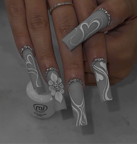 minailcessity on ig Square Acrylic Nails Gray, Grey Nail Inspo Acrylic, Nail Inspo Gray, Creme Nails Acrylic, Nail Inspo Grey, Grey And White Nail Designs, Dark Gray Nail Ideas, Milk White Nails Design, Grey And White Nails