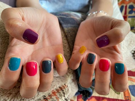 Simple Nail Ideas Colorful, Multicolor Short Nails, Short Nails Multi Color, Colorful Short Nails, Multicoloured Nails, Multi Colored Nails, Multicolor Nails, Multicolored Nails, Hippie Nails