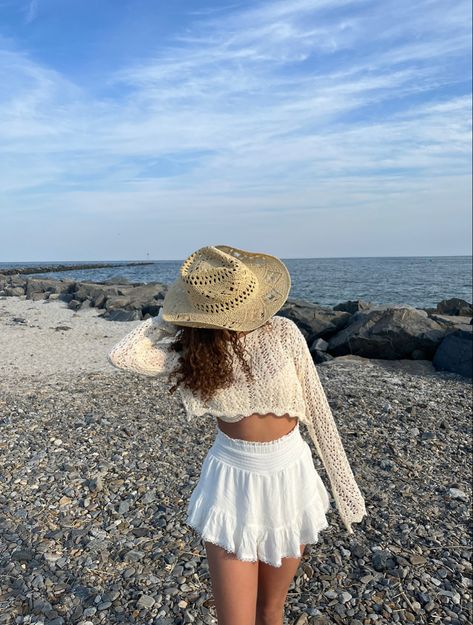 coastal cowboy coastal cowgirl hat aesthetic inspo pic inspiration summer 2023 beach ocean Cowgirl Era, Western Wardrobe, Costal Cowgirl, Country Fits, Coastal Granddaughter, 2000s Fashion Outfits, Book Writing, Coastal Cowgirl, Holiday Outfit