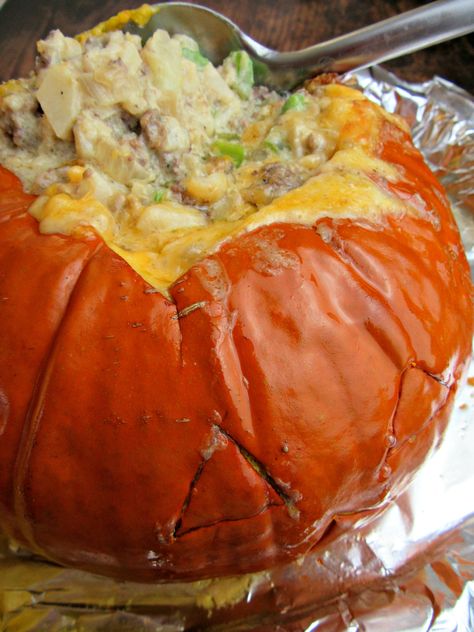 Pumpkin Pot Pie, Dinner In A Pumpkin, Pumpkin Casserole, Pumpkin Recipes Dinner, Stew Dinner, Pumpkin Stew, Pumpkin Dishes, Cooking Pumpkin, Cheese Pumpkin